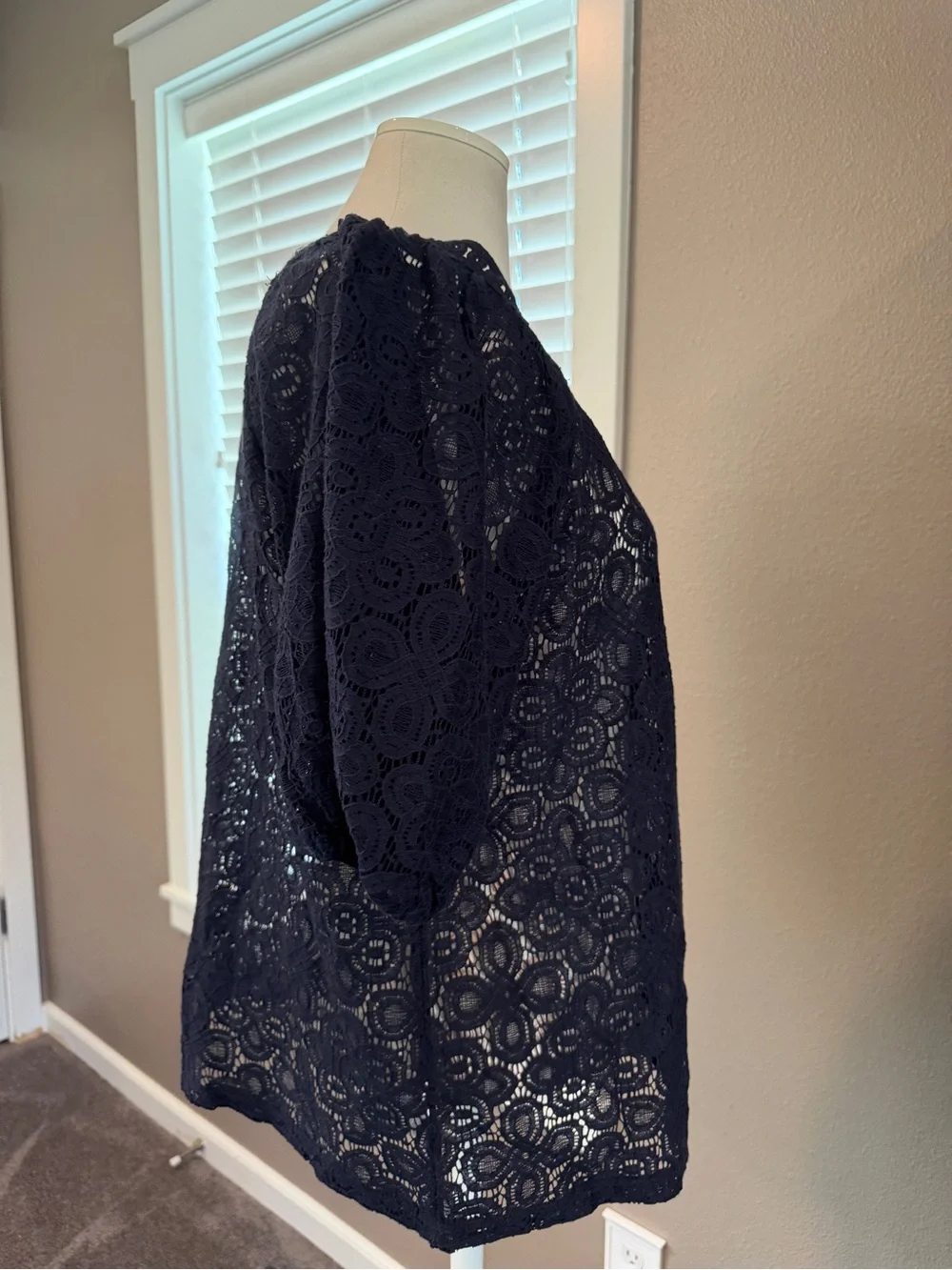 Women’s Loft Navy Lace Puff-Sleeve Top